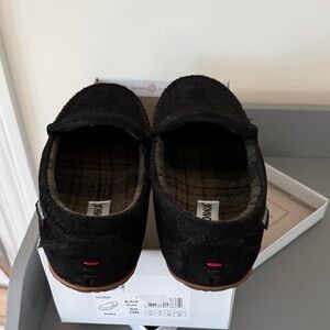 Minnetonka Black Ruff Footwear